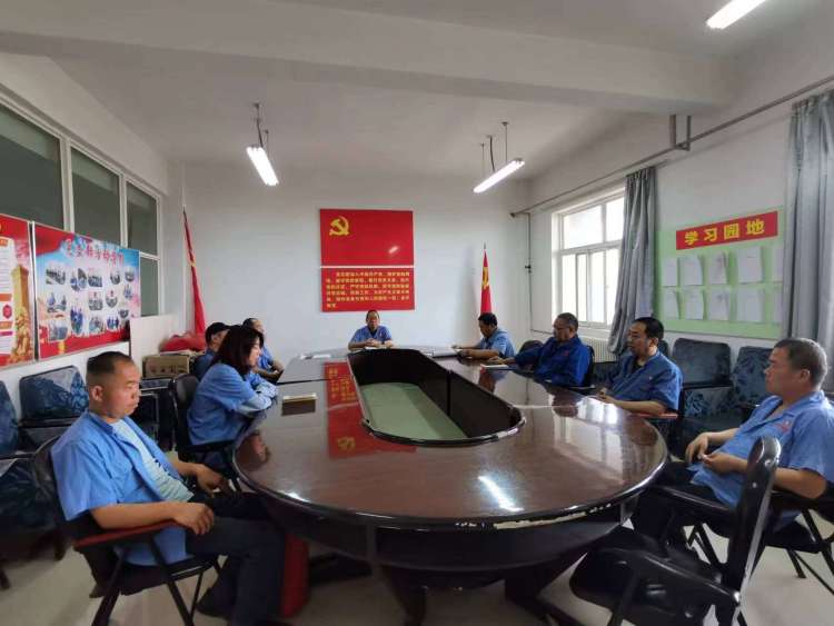 運(yùn)輸采供黨支部召開(kāi)黨員大會(huì)，組織主題教育集中學(xué)習(xí)。